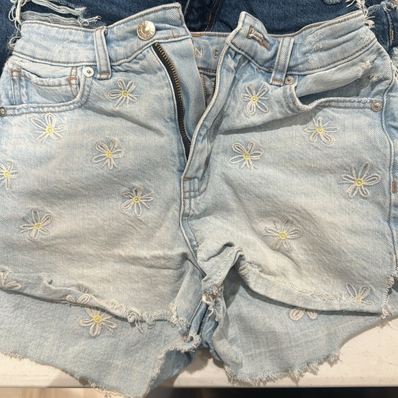 Women’s American Eagle Shorts Bundle - Picture 2 of 8